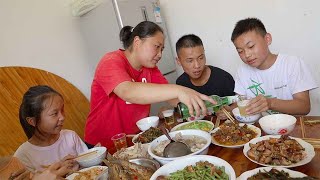 The rural people are very hospitable, we ate a lot of dishes, it was so enjoyable!