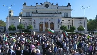 Болгария: сторонники и противники правительства встретились перед парламентом