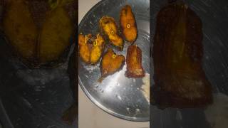 ପଖାଳ କୁ ମାଛ ଭଜା #shorts #ytshorts #food #foodie #odiafood #odiarecipe #tasteofodisha