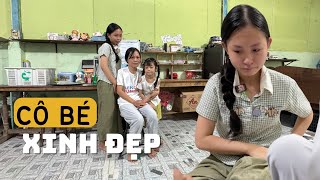 Cô bé xinh đẹp lễ phép bỏ học vì cả gia đình đuổi ra khỏi nhà sống cảnh lay lắt I Phong Bụi