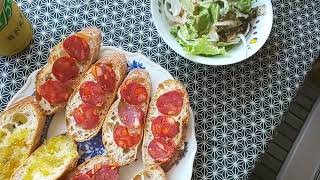 我が家のバルコニーで一人ランチ・・・カラブリア州の辛いソーセージ、これこそプチ贅沢だわ＾＾