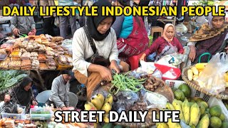 DAILY LIFESTYLE INDONESIAN PEOPLE COUNTRYSIDE IN THE MARKET - BANANA, AVOCADO, FISH, CRAB