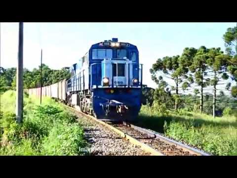 Trem Com Uma Locomotiva Es43bbi Em Alta Velocidade Youtube