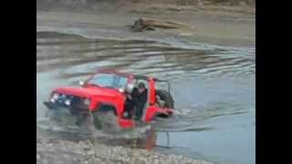 CANADA HAS REDNECKS TOO!! 88 suzuki samurai water crossing