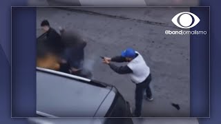 Menino de 10 anos enfrenta ladrão para defender a mãe