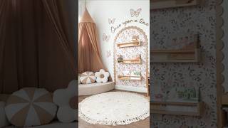 Playroom decor by Ponponi 😍Featuring our new scalloped wooden arch and floral arch decal #kidsroom