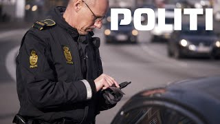 Janne holder politiets operative apps kørende