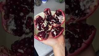 How to Cut a Pomegranate #littlechef #howto #pomegranate #chef #cooking #culinar