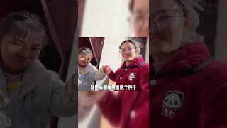 小杨可玩烟花手被炸了，大过年的又被训又心疼 #亲子 #日常vlog #玩烟花的小孩