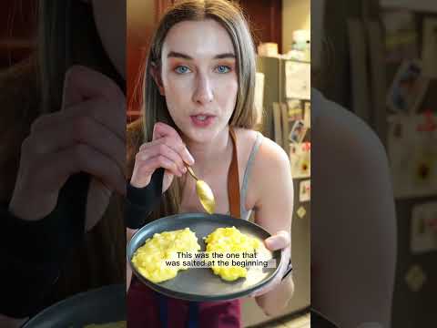 Does salt make eggs GREY?