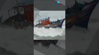 படகில் இருந்து தூக்கி வீசப்பட்ட மீனவர்கள்! | Ship | Fisherman