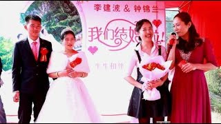 广东一对新人结婚，正在举行婚礼，抢到手捧花的这个美女好漂亮呀