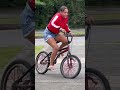 la mujer 👩 con la bici 🚲 del amor ❤️broma de humor😻😍