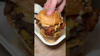 AWARD-WINNING LONDON BURGER 📍 Bleecker Burger