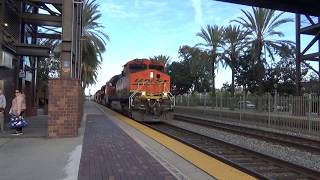 BNSF W/B H-BARWAT going through Fullerton station 2020-03-21