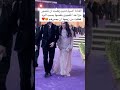 الفنانة اصيل هميم رفضت ان تتصور مع احد المعجبين بنفسها بسبب البرد فطلبت من زوجها ان يصورهم fun لايك