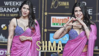 Mannara Chopra in Pink Saree arrives at SIIMA 2022 | 4K Video