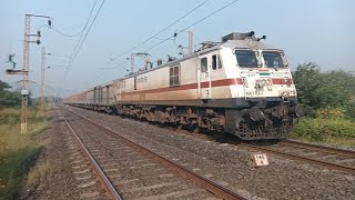 VSKP WAP-7 with Late Running 20822 Santragachi - Pune Humsafar Express