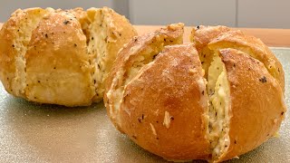 Korean Cream Cheese Garlic Bread | 韓國爆漿奶油大蒜麵包