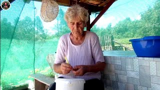 U selu Tumare na Ozrenu od 1995 g. nije rodjeno niti jedno dijete.Prica usamljena baka Dragica.