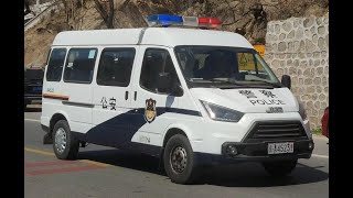 *RARE* Beijing police van responding in traffic jam with siren\u0026lights