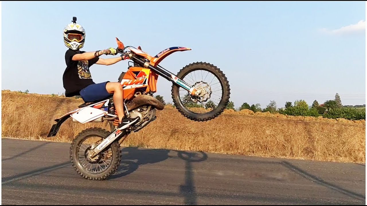 Ktm 125 Exc Wheelie Youtube