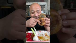 Foodie Adventure: Northeastern Uncle Tries Ostrich Butts, a Unique Flavor Experience!