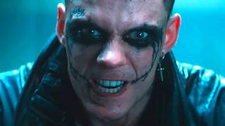 The One Thing Bill Skarsgard Regrets About His Look In The Crow