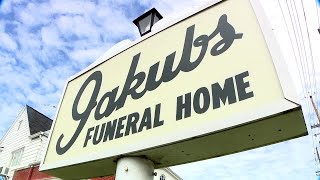 Funeral director shares how COVID-19 is changing how people grieve loved ones
