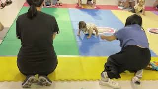 #shorts  Baby crawling competition---小寶貝爬行比賽，超可愛，卡哇伊