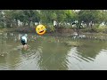 បបក់ត្រីចំថ្ងៃត្រីដេកលក់ fishing while the fish sleep.