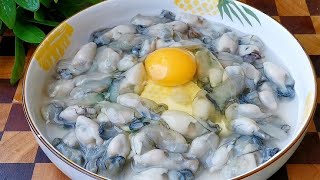 海蛎里打入一个鸡蛋，出锅就成福建特色美食，我家隔三差五就吃