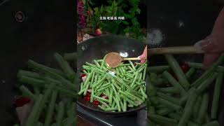 豆角炖粉条特别好吃，你看一眼就能学会，每天不知道吃什么，收藏试试吧#豆角炖粉条  # 一起学做菜#美食#美食教程