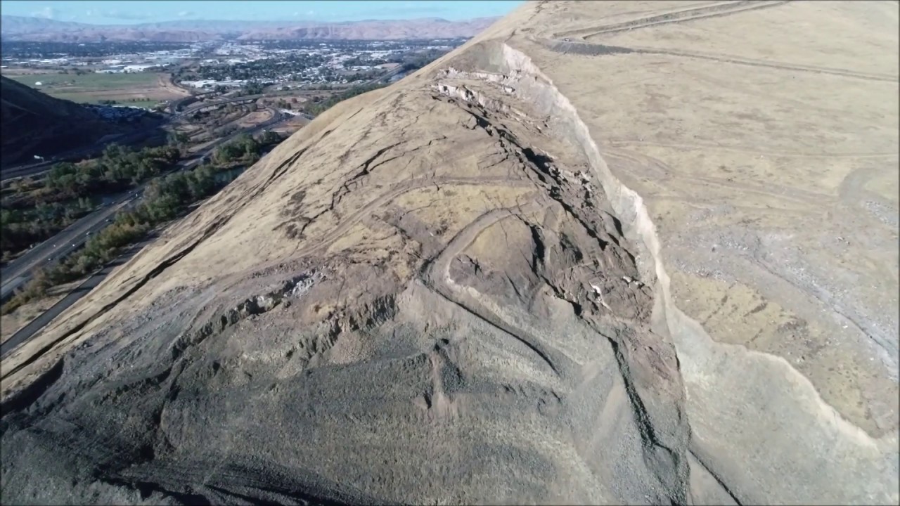 Rattlesnake Ridge Landslide 10-10-19 Flyover - YouTube