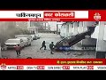 पुण्यात कारचा विचित्र अपघात पार्किंगमधून कार कोसळली the car fell from the parking lot in pune