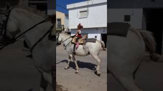 Niña de cinco años montando a caballo!!!