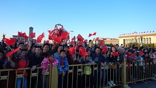 Grand national flag raising ceremony in Beijing draws huge attention