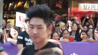 130811 吳建豪 Van Ness Wu Different Man 簽唱會~與FANS 合照後擊掌