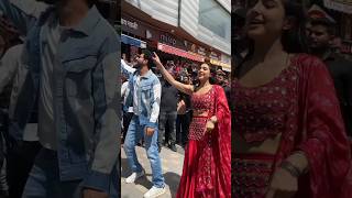 Tere Vaste song dancing With Sara , Vicky Kaushal With Public | #saraalikhan #vickykaushal #growth