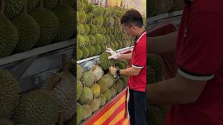 Durian Heaven! The Most Popular Durian Shop in Malacca - Fruit Cutting Skills