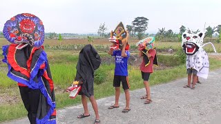 Barongan devil tutul dan barongan macan jalan2 sore hari