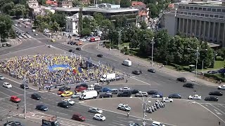 Thousands of health workers protest in Bucharest