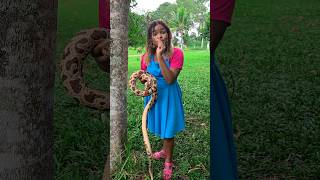 COBRA NO PÉ 🐍😱🤣🚀🌈#halloween  #mood #funny #funnymoments #funnyvideo #snake #snakes #snakevideo
