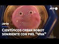 Científicos japoneses crean robot sonriente con piel 