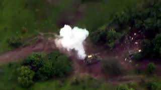 Video shows Destruction of Russian Msta-S self-propelled howitzer | Ukraine war footage 2022