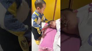 趁爸爸睡着，让他吹个喇叭！#Cute baby#Cute#呆萌小米宝#聪明宝宝#萌娃