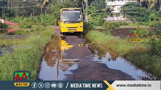 താത്കാലിക ബണ്ട് നിര്‍മ്മാണം മൂലം റോഡിലേക്ക് വെള്ളം കയറി ഗതാഗത തടസ്സം ഉണ്ടാകുന്നതായി പരാതി