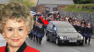 Joan Plowright Funeral | British Actress Joan Plowright Farewell \u0026 Last Tribute Video