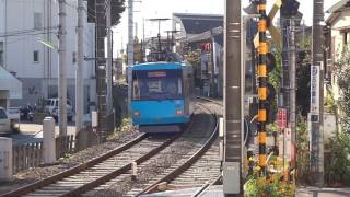 若林駅（SG03）での東急300系302F（下高井戸行き）と301F（三軒茶屋行き）