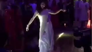 saat Samundar par mai teri || Sara Ali khan in marriage dance
